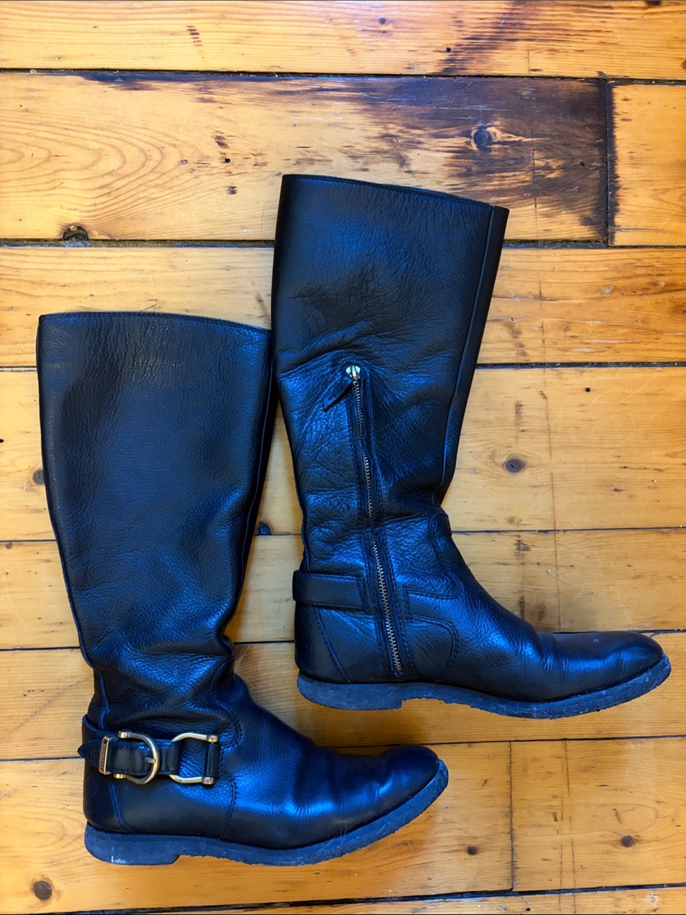 Burberry leather boots